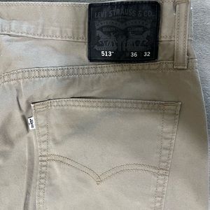 Great condition Levi’s 513 slim straight light gray khaki jeans 36/32